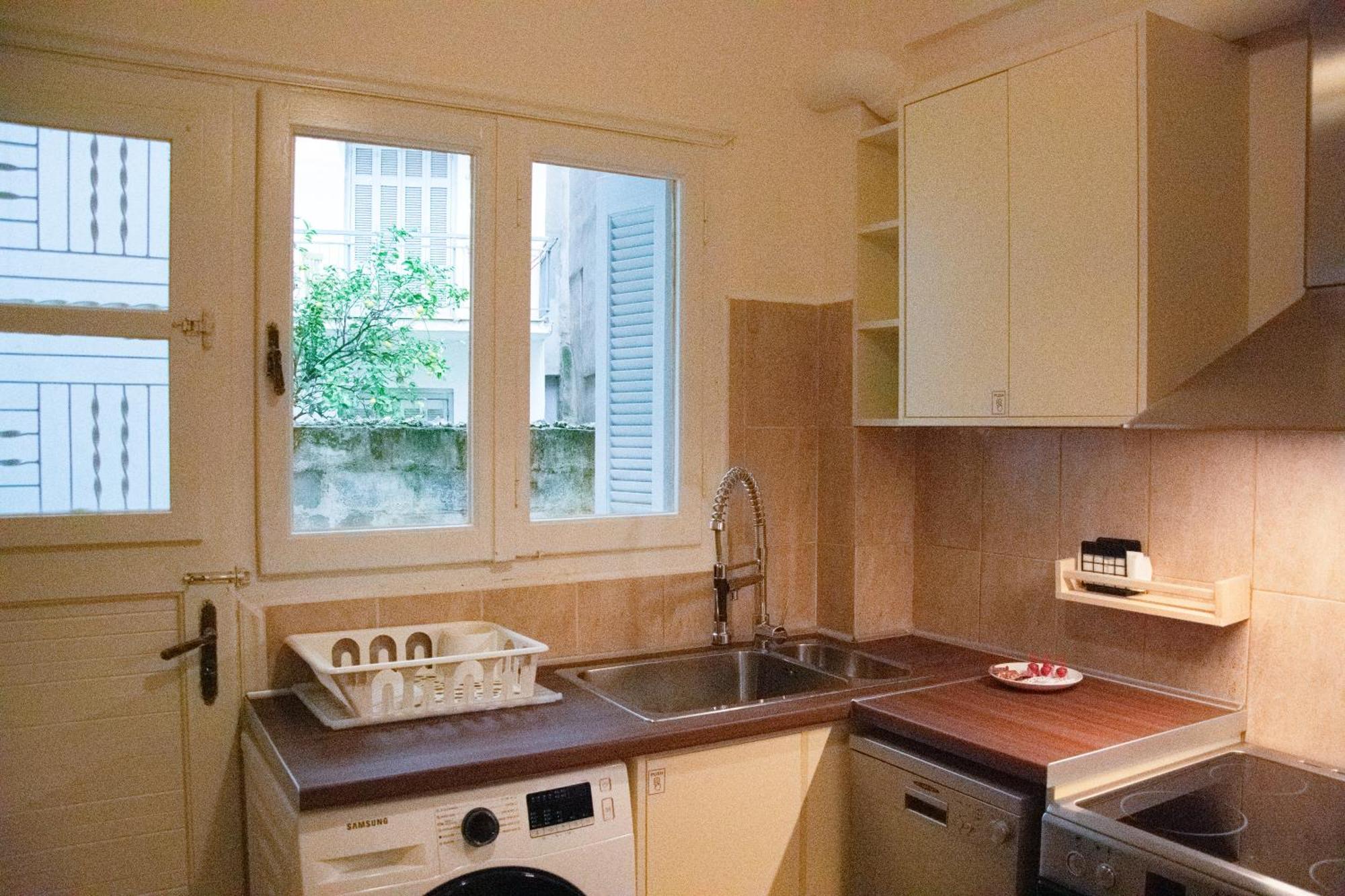 Spacious Modern Apartment In Pagkrati Athen Exterior foto